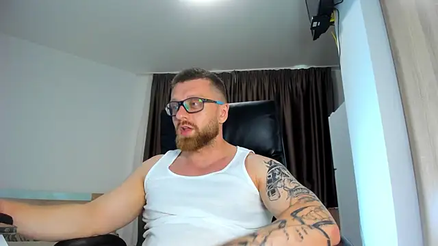 Snapshot of Findom_guy chatting on 06-25-26, 04:33 Findom guy online show from 06-25-26, 04:33
