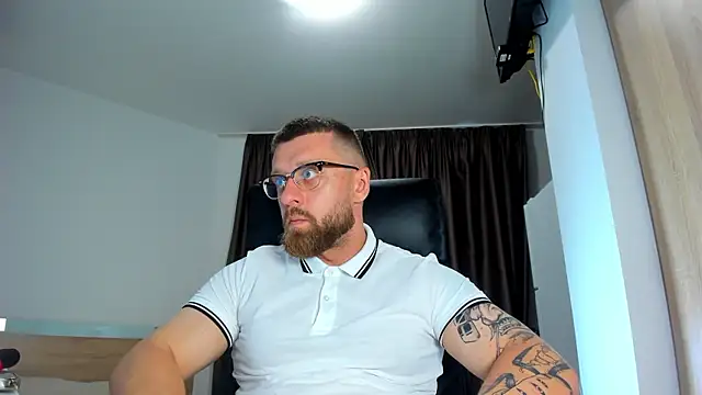 Snapshot of Findom_guy chatting on 07-08-26, 05:17 Findom guy online show from 07-08-26, 05:17