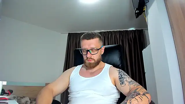 Snapshot of Findom_guy chatting on 07-10-26, 04:09 Findom guy online show from 07-10-26, 04:09