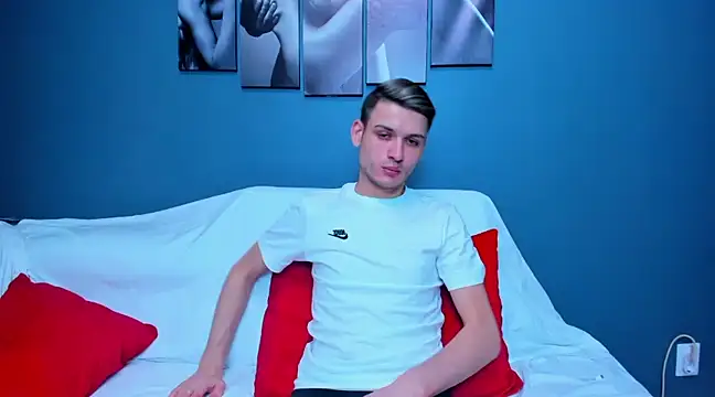 Snapshot of andboyfor6 chatting on 02-05-25, 01:44 andboyfor6 online show from 02-05-25, 01:44