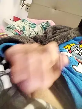 boy1983hot  online show from 12-21-25, 08:54