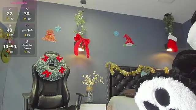 Snapshot of Sophiietaylor chatting on 12-19-24, 11:57 Sophiietaylor online show from 12-19-24, 11:57
