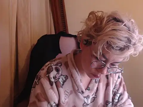 Snapshot of diane_fergusson chatting on 03-21-26, 10:53 diane fergusson online show from 03-21-26, 10:53