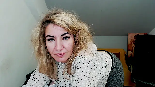 Cassandra Hotty online show from 02-24-25, 03:23