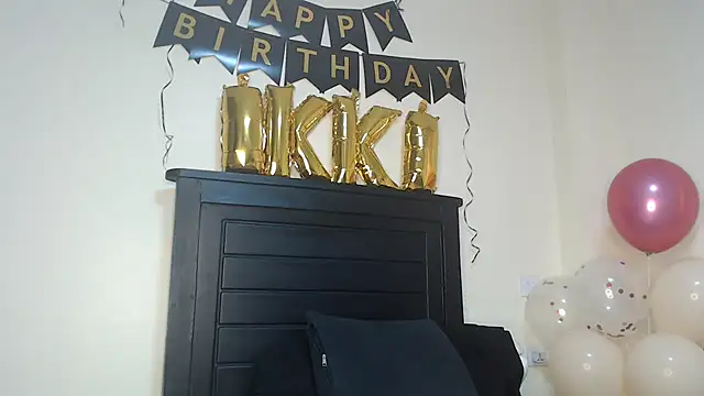 NIKKIE LOVE online show from 01-21-25, 04:32