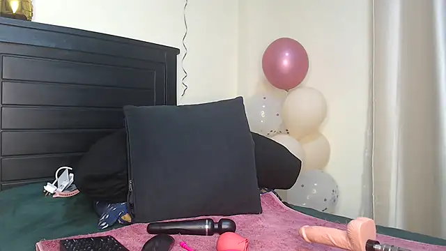 NIKKIE LOVE online show from 01-26-25, 04:09