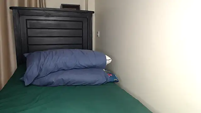 NIKKIE LOVE online show from 10-28-25, 01:36