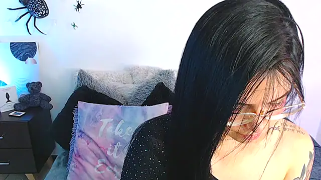 Snapshot of Isa_Maiden1 chatting on 10-26-25, 02:56 Isa Maiden1 online show from 10-26-25, 02:56