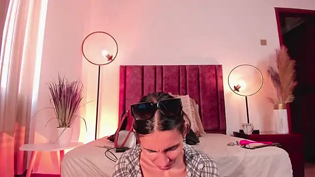 Nina Cavaali online show from 01-18-25, 06:10
