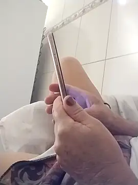 Snapshot of mariy522 chatting on 10-19-25, 01:12 mariy522 online show from 10-19-25, 01:12