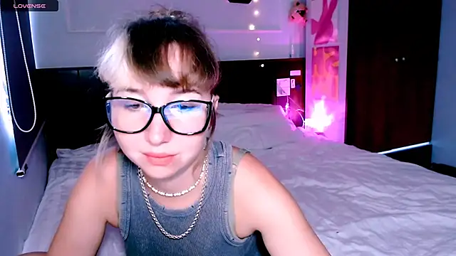 Cosmo Riri online show from 09-25-25, 05:00