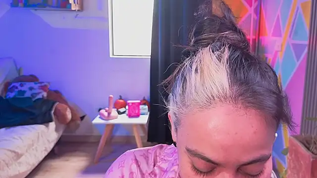 Cuttiealice online show from 11-10-25, 05:01