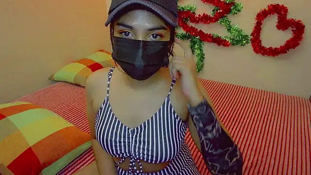 Snapshot of Kiara-Tanvi chatting on 12-23-24, 04:28 Kiara-Tanvi online show from 12-23-24, 04:28