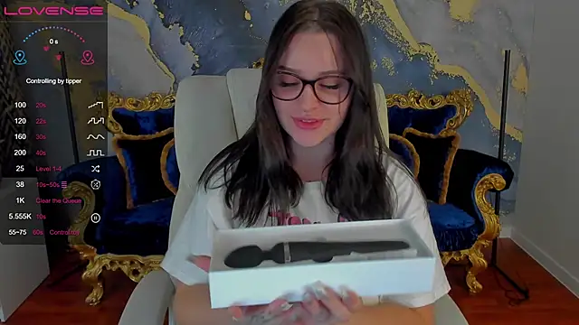 Snapshot of JeysyPotter chatting on 12-10-24, 02:06 JeysyPotter online show from 12-10-24, 02:06