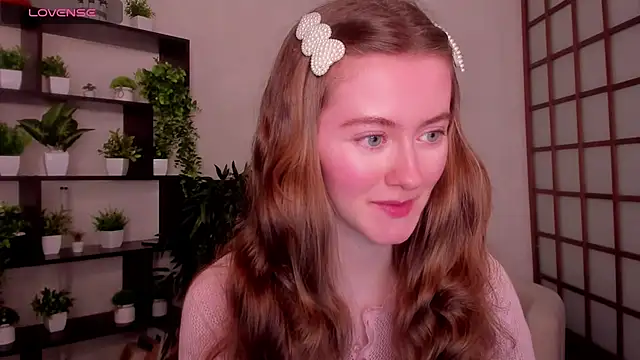 Snapshot of KateCuddle chatting on 12-22-25, 02:41 KateCuddle online show from 12-22-25, 02:41