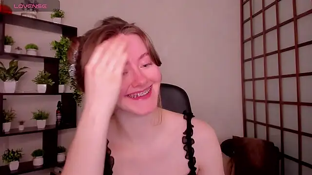 Snapshot of KateCuddle chatting on 02-13-26, 02:29 KateCuddle online show from 02-13-26, 02:29