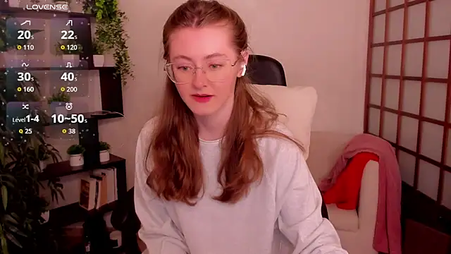 Snapshot of KateCuddle chatting on 05-18-26, 04:07 KateCuddle online show from 05-18-26, 04:07