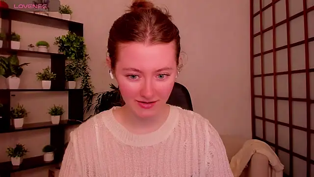 Snapshot of KateCuddle chatting on 05-21-26, 02:18 KateCuddle online show from 05-21-26, 02:18