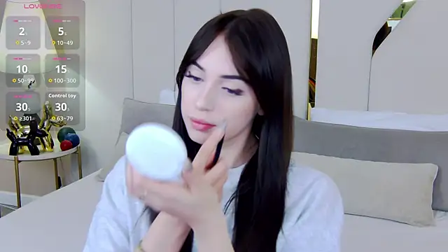 Betty Bridge online show from 11-25-25, 05:40