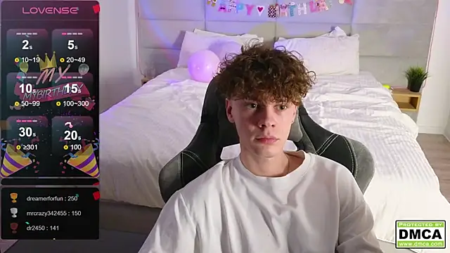 Snapshot of cute_thomas chatting on 02-16-25, 01:03 cute thomas online show from 02-16-25, 01:03