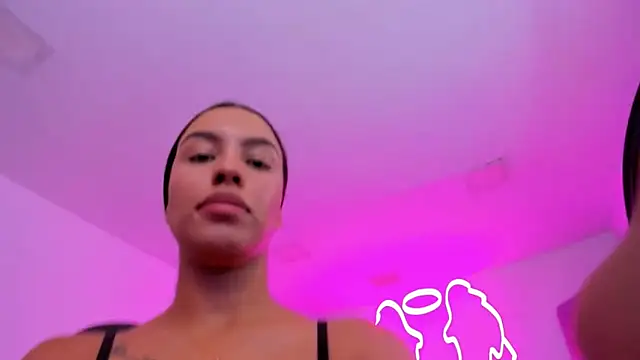 xiomara  cortes online show from 11-04-25, 07:35