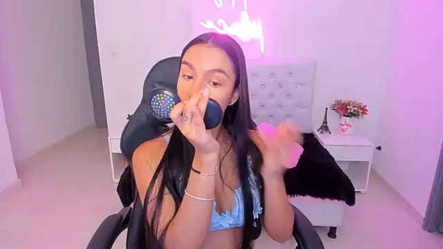 xiomara  cortes online show from 11-05-25, 12:38