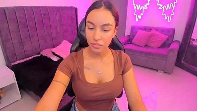 xiomara  cortes online show from 11-14-25, 07:45