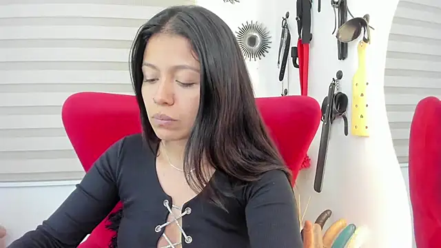 Snapshot of julieta_evans_ chatting on 10-06-25, 11:13 julieta evans online show from 10-06-25, 11:13