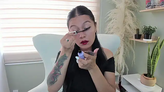 Snapshot of julieta_evans_ chatting on 01-15-26, 08:34 julieta evans online show from 01-15-26, 08:34