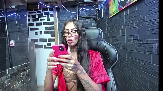 kissingdevil online show from 10-25-25, 09:42