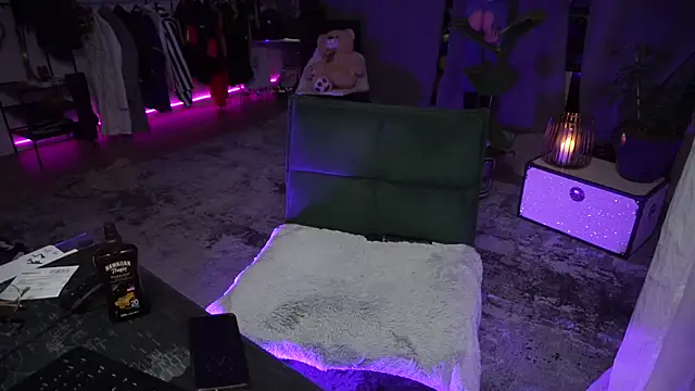 LaraPunkt online show from 02-05-25, 04:36