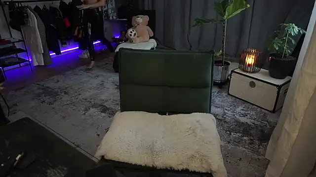 LaraPunkt online show from 02-21-25, 08:40