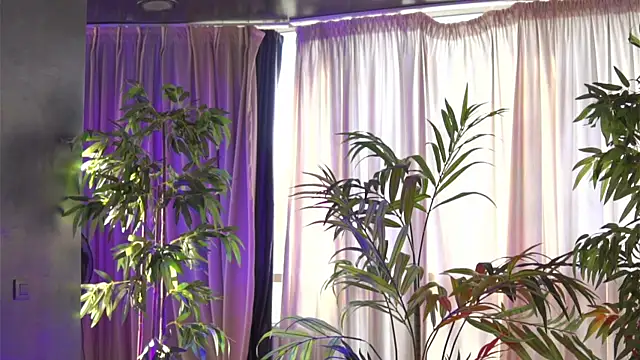 HotSkinnyX online show from 09-21-25, 06:15