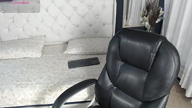 LiaVillalobos online show from 09-25-25, 11:14