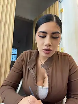 clarachanelricek online show from 04-17-26, 08:23