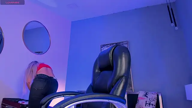 SophieBarnett online show from 12-21-25, 01:46