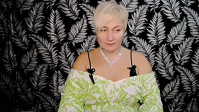 Snapshot of Olivia_playful chatting on 12-08-24, 05:01 Olivia playful online show from 12-08-24, 05:01