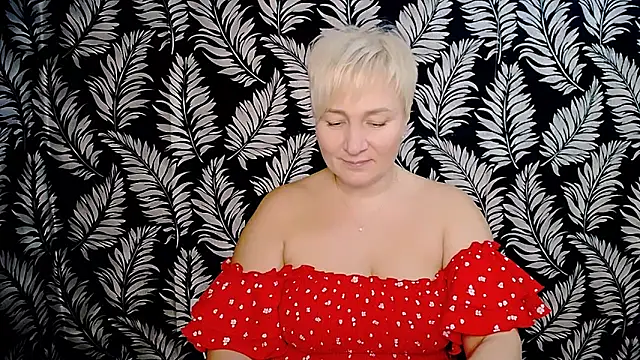 Snapshot of Olivia_playful chatting on 12-13-24, 02:38 Olivia playful online show from 12-13-24, 02:38