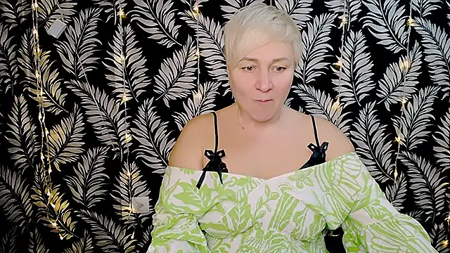 Snapshot of Olivia_playful chatting on 12-21-24, 03:31 Olivia playful online show from 12-21-24, 03:31