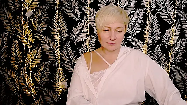 Snapshot of Olivia_playful chatting on 02-06-25, 03:20 Olivia playful online show from 02-06-25, 03:20