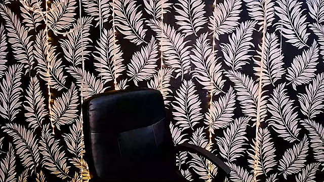 Snapshot of Olivia_playful chatting on 10-20-25, 11:32 Olivia playful online show from 10-20-25, 11:32