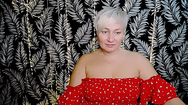 Snapshot of Olivia_playful chatting on 10-31-25, 11:00 Olivia playful online show from 10-31-25, 11:00