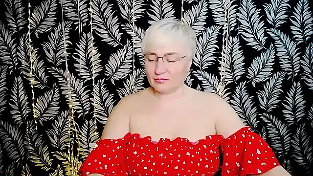 Snapshot of Olivia_playful chatting on 05-04-26, 10:33 Olivia playful online show from 05-04-26, 10:33