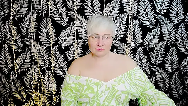 Snapshot of Olivia_playful chatting on 06-08-26, 10:04 Olivia playful online show from 06-08-26, 10:04
