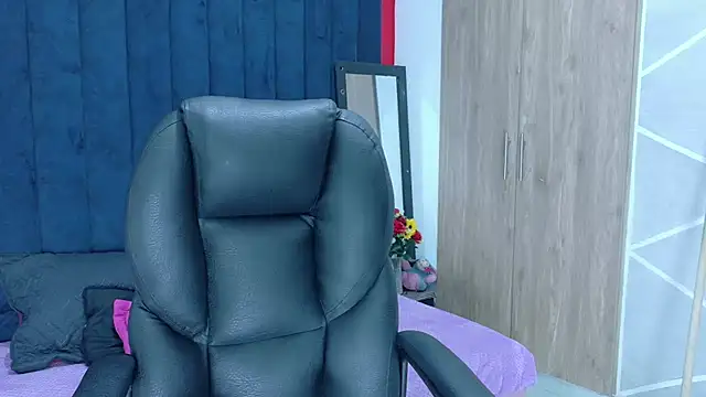 Snapshot of Chanel-24 chatting on 10-15-25, 04:12 Chanel-24 online show from 10-15-25, 04:12