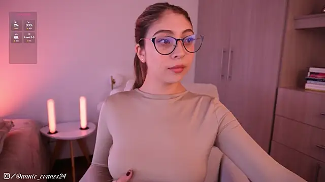 Snapshot of annie24_evans chatting on 11-02-25, 09:17 annie24 evans online show from 11-02-25, 09:17