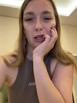 Snapshot of Janeee chatting on 12-28-24, 01:38 Janeee online show from 12-28-24, 01:38