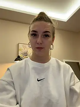 Snapshot of Janeee chatting on 01-20-25, 10:07 Janeee online show from 01-20-25, 10:07