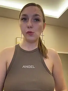 Snapshot of Janeee chatting on 03-20-25, 04:31 Janeee online show from 03-20-25, 04:31