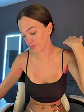 julia fly online show from 07-05-26, 06:53